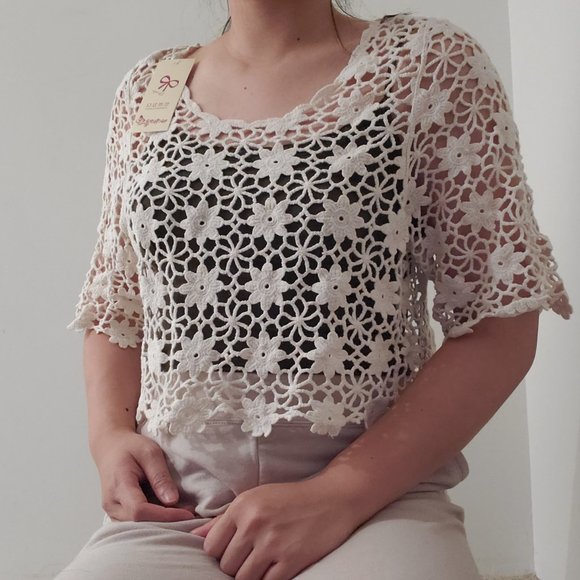 3/$15 | Cropped Crotchet Top - Picture 5 of 6